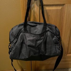 EUC Lululemon All Day Duffel Etch Maxi Ice Grey Black